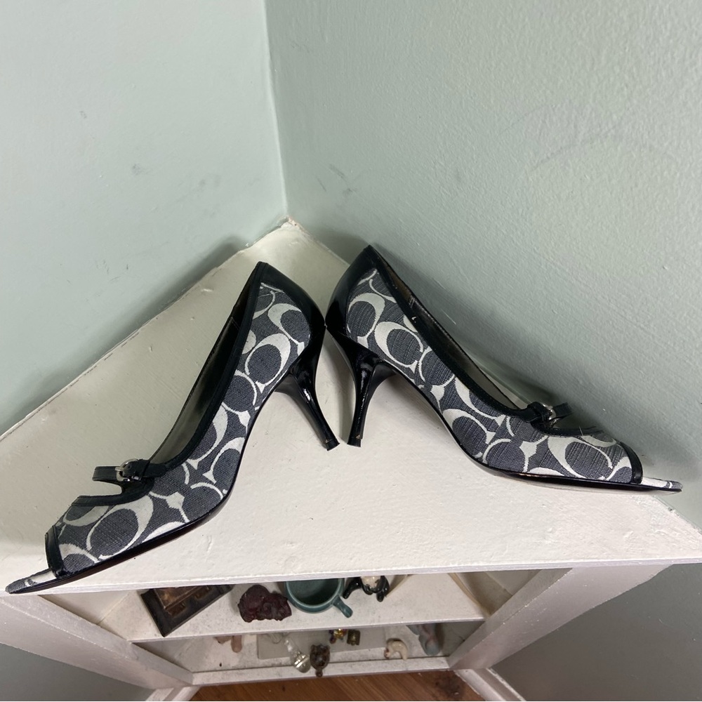 Coach Hayes Peep Open Toe Sz 7.5 Signature Fabric Black Patent Leather Heels - Picture 8 of 12